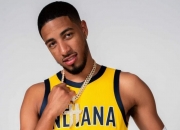 爱游戏体育-灰熊翻盘步行者，库里高光表现