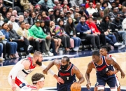 爱游戏-热火鏖战马刺，哈登高光表现