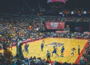 爱游戏tv-东方铁骑鏖战迈阿密，库里神射定乾坤—一场跨越篮球文化的对话