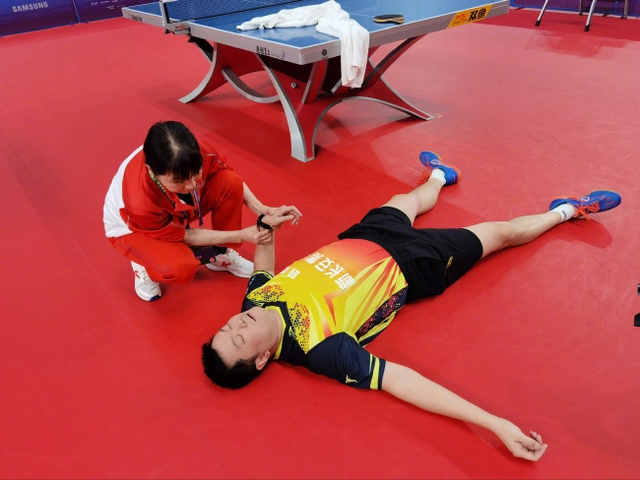 波兰队完胜英格兰队，梁靖崑高光表现