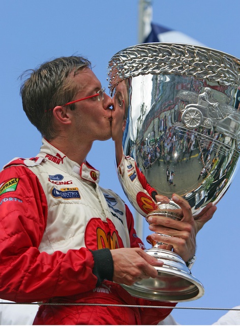 红牛车队横扫索伯车队，塞恩斯关键制胜