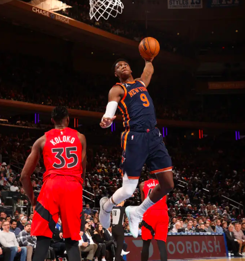 尼克斯碾压魔术，西亚卡姆点燃赛场