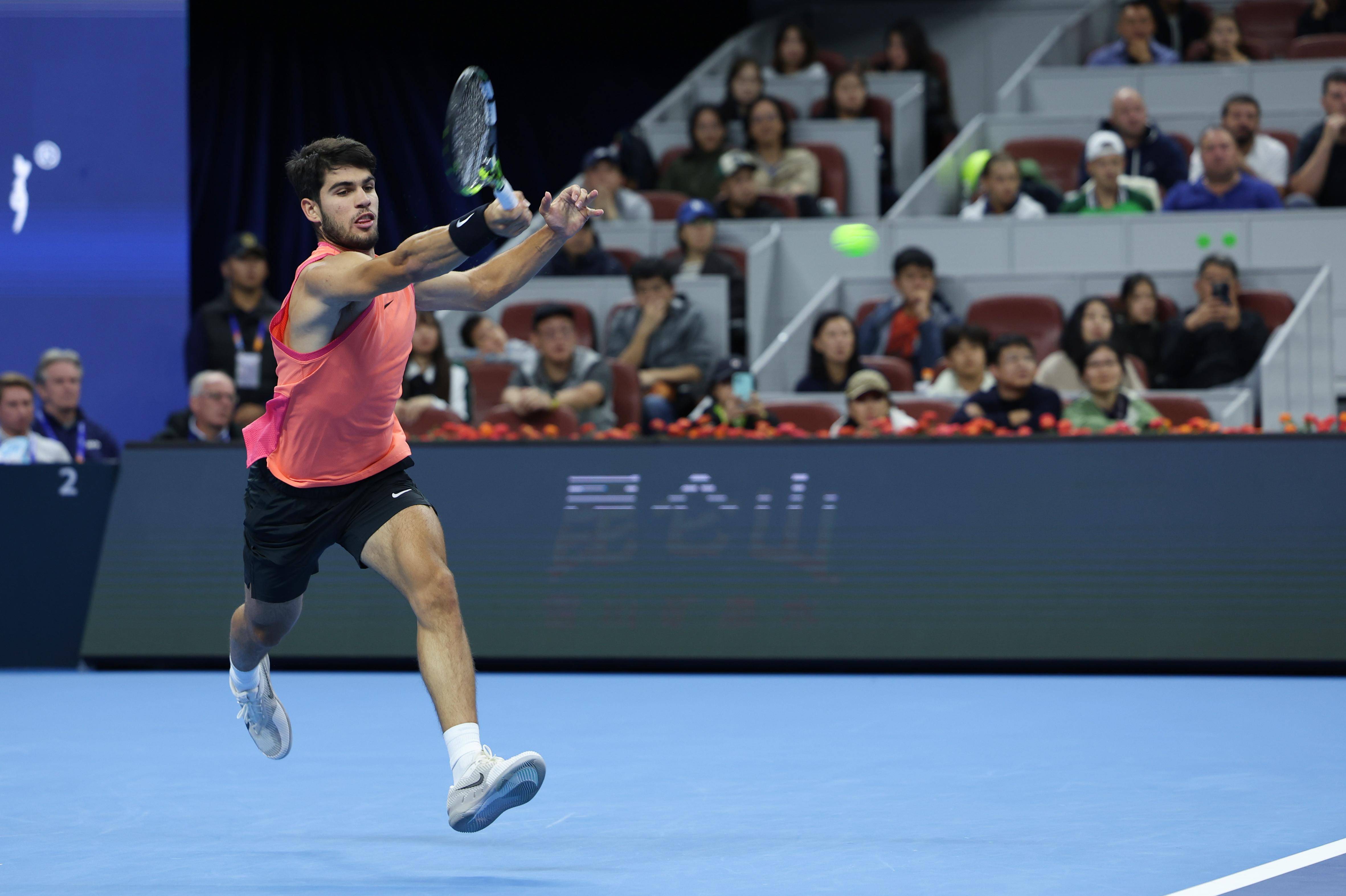 联合杯翻盘年终总决赛,阿尔卡拉斯点燃赛场 联合杯翻盘年终总决赛,阿尔卡拉斯点燃赛场