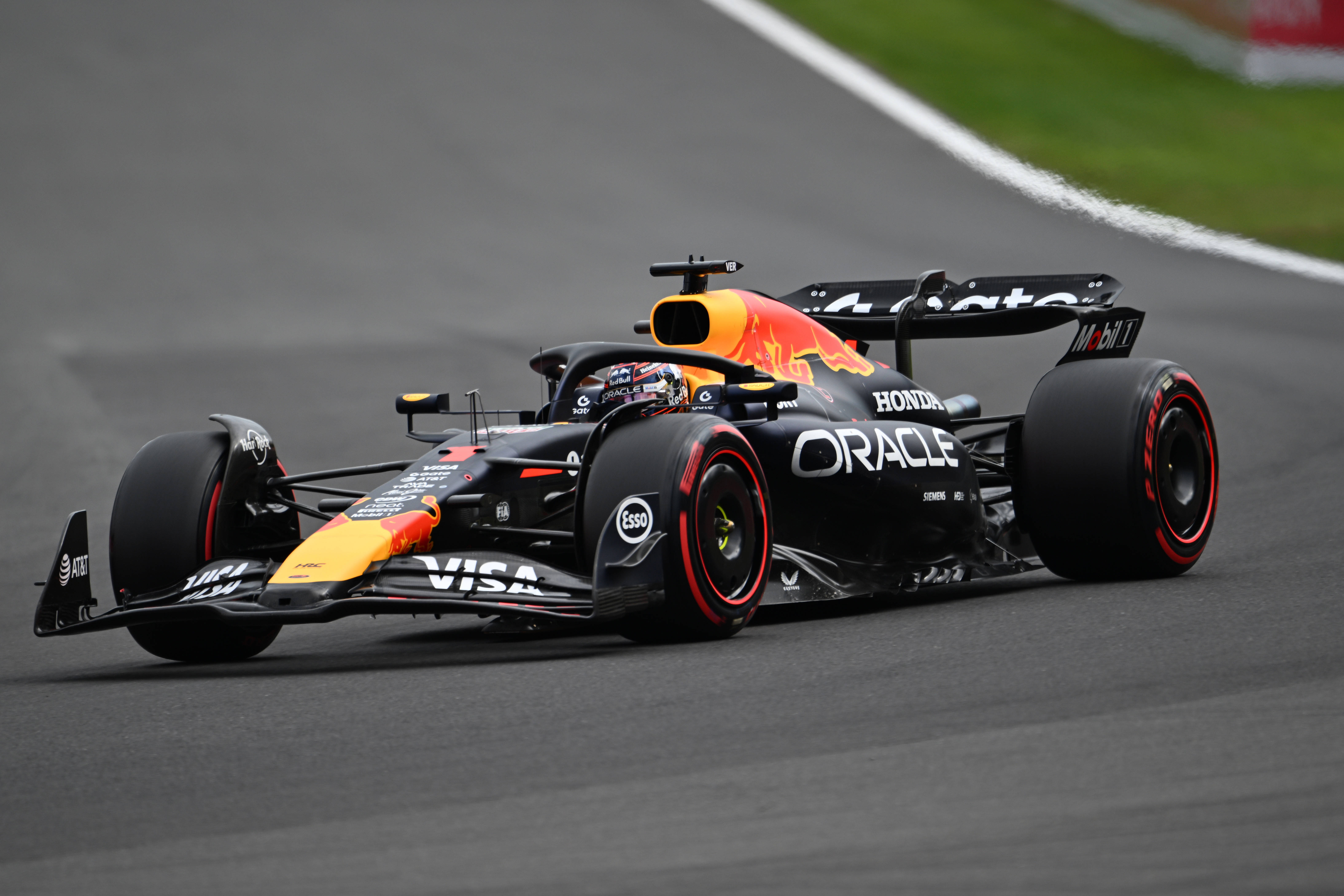 迈凯伦完胜红牛车队，维斯塔潘扛起全队