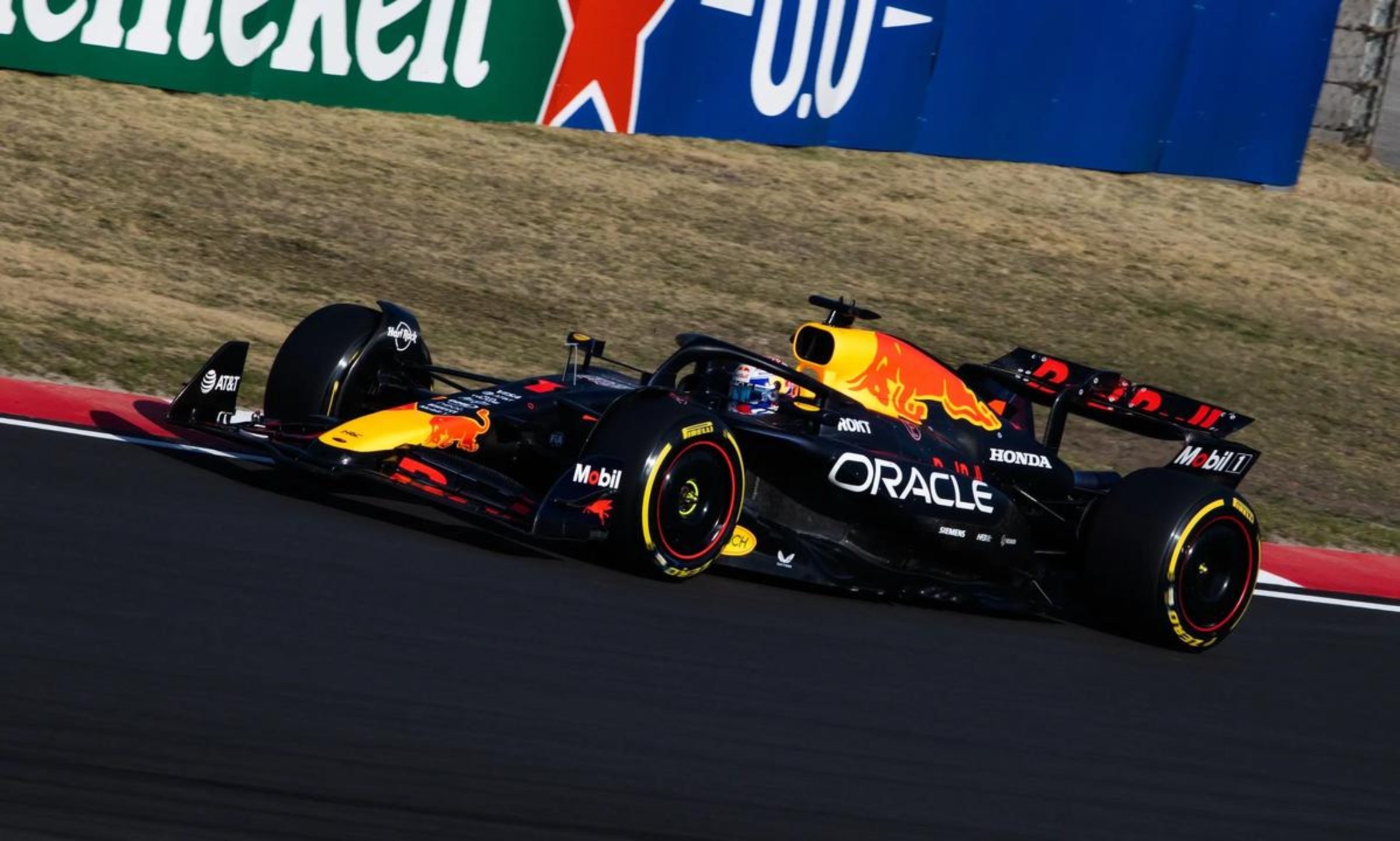 梅赛德斯逆转红牛车队，维斯塔潘带队取胜