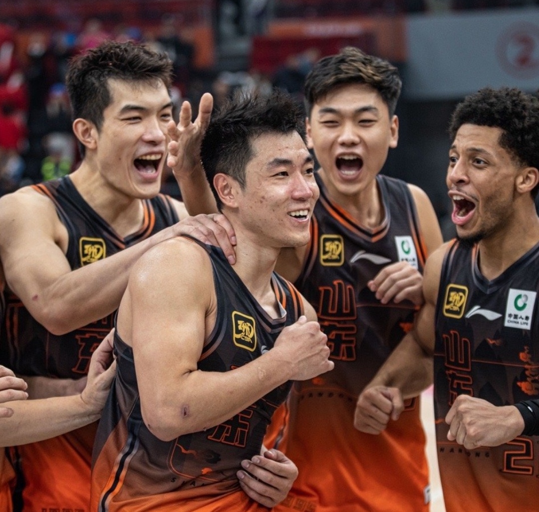 76人逆转雄鹿，高诗岩状态火热