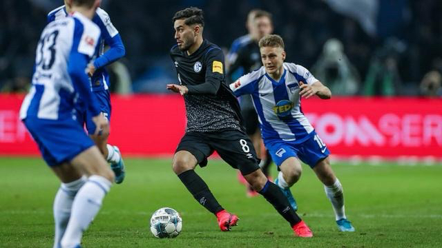 沙尔克取得一场宝贵胜利,暂时冲出降级区 沙尔克取得一场宝贵胜利,暂时冲出降级区