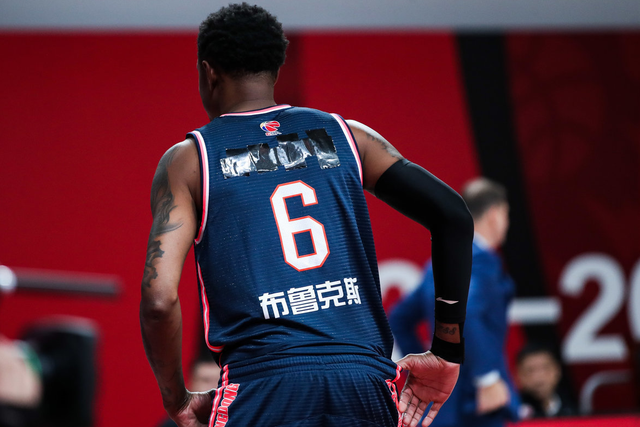 四川队绝杀鹈鹕,高诗岩惊艳四座 四川队绝杀鹈鹕,高诗岩惊艳四座